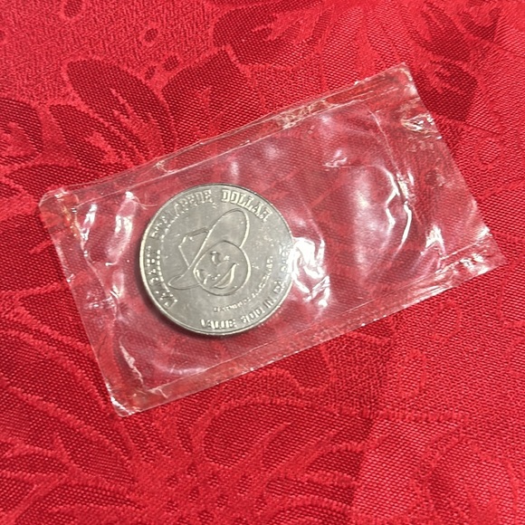 Calgary Stampede Dollar 1971 Collector Coin - Picture 4 of 6